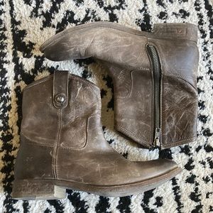 Womens Frye boots- Size 8 1/2.